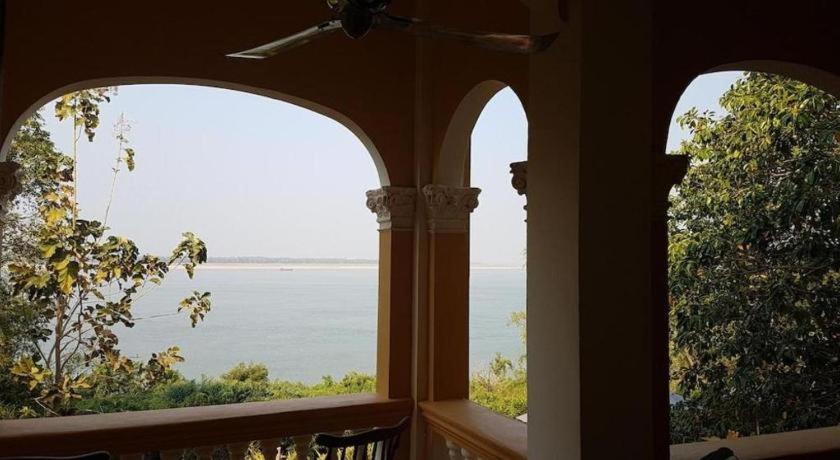 Le Relais De Chhlong Hotel Kratie Exterior photo