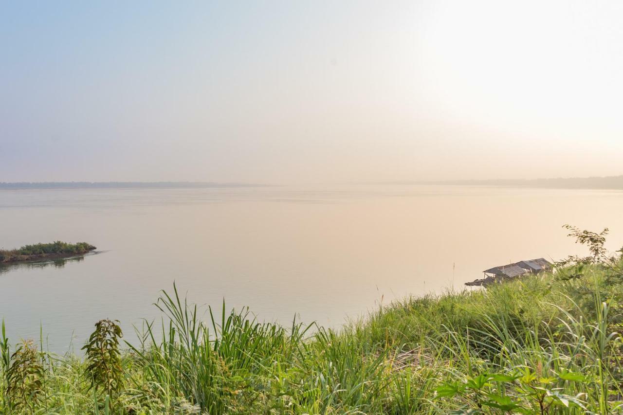 Le Relais De Chhlong Hotel Kratie Exterior photo